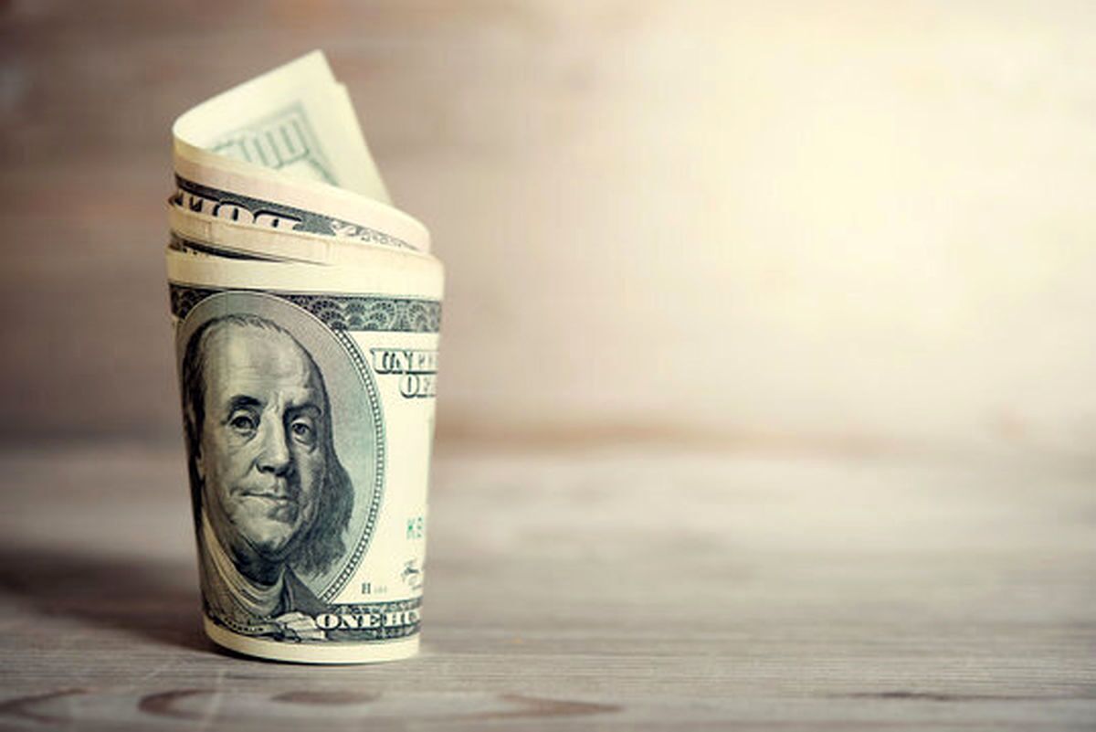 سه پیش‌بینی متفاوت از قیمت دلار