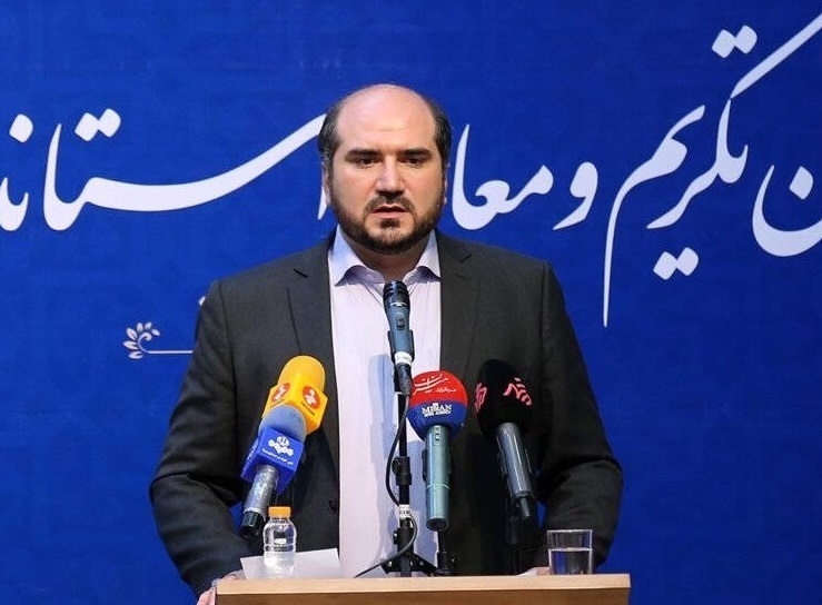 در مورد معاون سیاسی وزیر کشور، دولت خیلی حرف دارد ولی به خاطر آرامش کشور سکوت کرده / برنامهریزی کرده بودند اتفاقی شبیه یکشنبه سیاه رخ دهد / حاکمیت دوگانه پیش از این به کشور ضربه زده اما این دولت خود را سرباز ولایت میداند / ما در دولت مصلحت کلان کشور را در نظر میگیریم؛ وارد بازیهای سیاسی نمیشویم در مورد معاون سیاسی وزیر کشور، دولت خیلی حرف دارد ولی به خاطر آرامش کشور سکوت کرده / برنامهریزی کرده بودند اتفاقی شبیه یکشنبه سیاه رخ دهد / حاکمیت دوگانه پیش از این به کشور ضربه زده اما این دولت خود را سرباز ولایت میداند / ما در دولت مصلحت کلان کشور را در نظر میگیریم؛ وارد بازیهای سیاسی نمیشویم