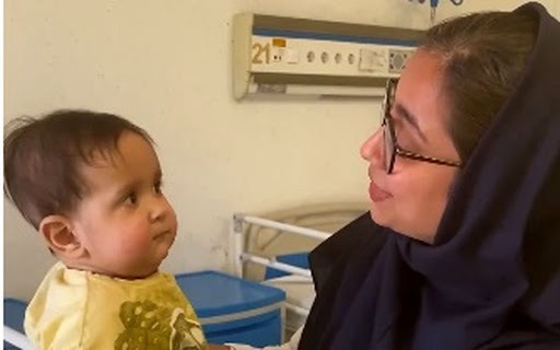 آوازخوانی پرستار زنِ خوش صدا طی ساعات گذشته وایرال شد آوازخوانی پرستار زنِ خوش صدا طی ساعات گذشته وایرال شد