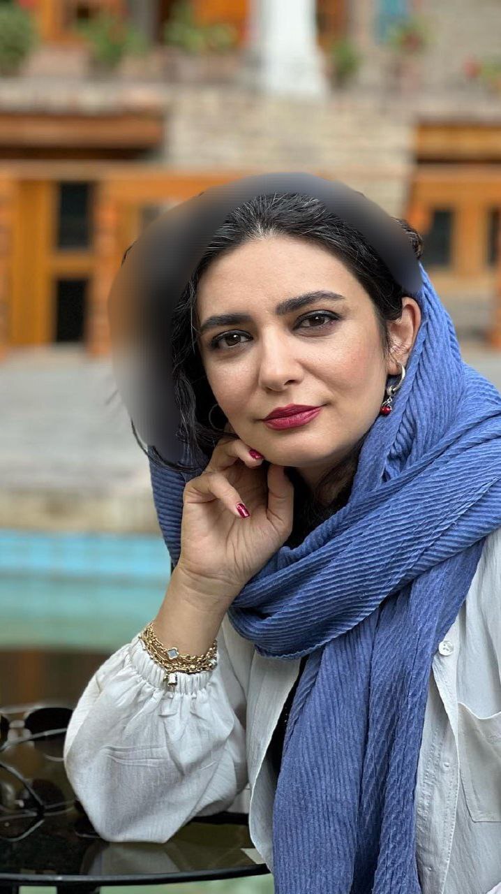 عکس جذابی که لیندا کیانی در خانه قدیمی عکس جذابی که لیندا کیانی در خانه قدیمی