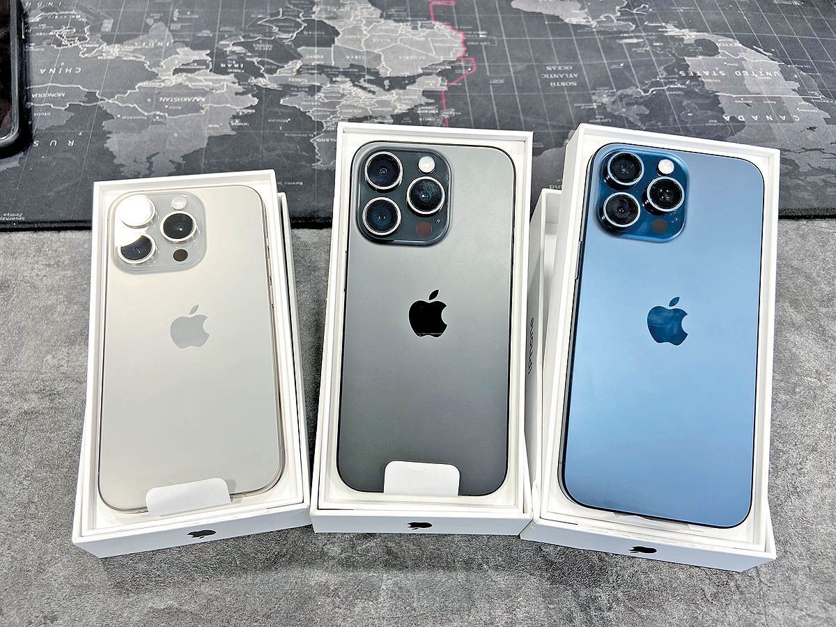 خودنمایی آیفونهای جدید در بازار ممنوعه خودنمایی آیفونهای جدید در بازار ممنوعه