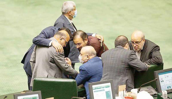 پشت شیشههای مات «شفافیت» پشت شیشههای مات «شفافیت»