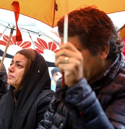 دختر خارجی بیتا فرهی در مراسم مادرش/عکس دختر خارجی بیتا فرهی در مراسم مادرش/عکس