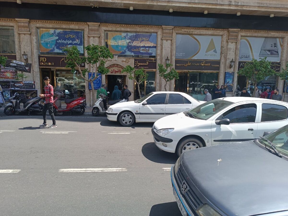 خبرگزاری دولت: قیمت دلار از ۷۰ هزار به ۶۶ هزار تومان رسید