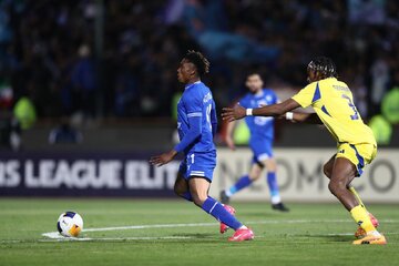 عکس| افتخار بازیکن استقلال، گرفتن پیراهن از ستارههای النصر! عکس| افتخار بازیکن استقلال، گرفتن پیراهن از ستارههای النصر!