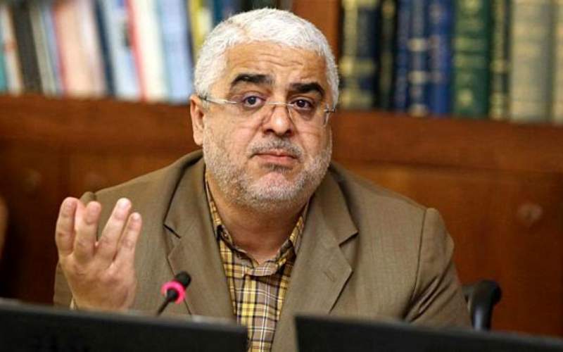 نفت را به قیمتی میفروشیم که انگار مالدزدی را به حراج گذاشته ایم نفت را به قیمتی میفروشیم که انگار مالدزدی را به حراج گذاشته ایم