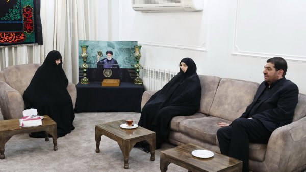 دیدار سرپرست ریاست جمهوری با خانواده رئیس جمهور فقید/ مخبر: حضور معنادار مردم در تشییع پیکر شهید رئیسی سطح محبوبیت او را در میان آحاد مردم به تصویر کشید