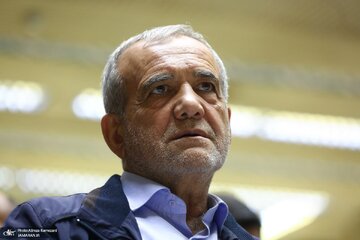 پزشکیان: می گویند سه روزه مشکل بورس را حل می‌کنند، آیا می‌شود؟/ استاد تایلندd به من گفت، می‌خواهید دانشجوی خود را بخورید؟/چرا جوانان خودکشی می‌کنند؟