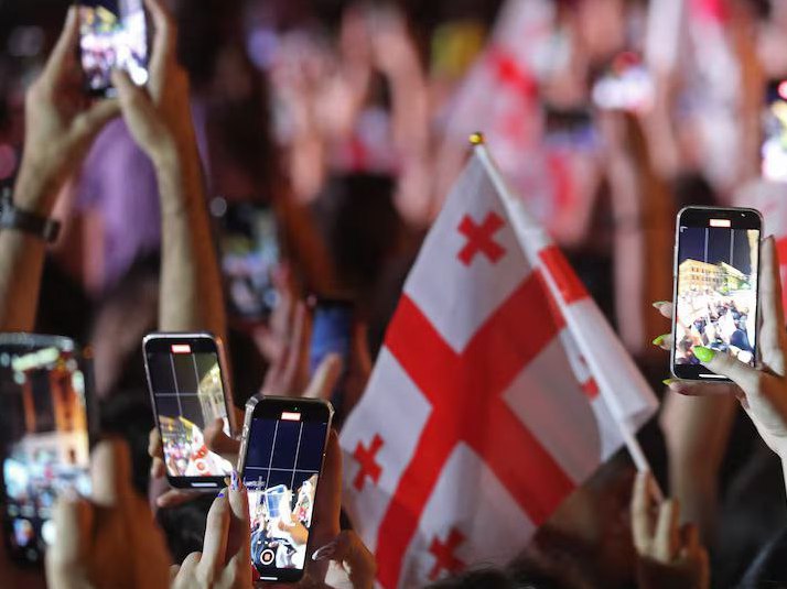 گرجستانی‌ها را مثل قهرمان یورو تحویل گرفتند!