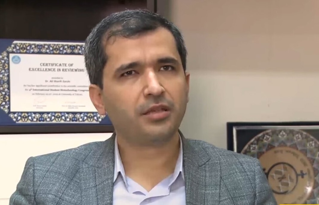 پیام شریفی زارچی، استاد اخراجی دانشگاه شریف به مردم: این پیامک های ارسالی سامانه های دولتی تله است؛ فریب نخورید / همین الان یکی از این دو جریان رقیب در انتخابات تهدید کرده که هیچ صفحه ای حتی با فیلتر شکن نباید باز شود / ممکن است روزی برسد که همین ابزار کوچک ارتباطات آزاد را هم از دست داده باشیم پیام شریفی زارچی، استاد اخراجی دانشگاه شریف به مردم: این پیامک های ارسالی سامانه های دولتی تله است؛ فریب نخورید / همین الان یکی از این دو جریان رقیب در انتخابات تهدید کرده که هیچ صفحه ای حتی با فیلتر شکن نباید باز شود / ممکن است روزی برسد که همین ابزار کوچک ارتباطات آزاد را هم از دست داده باشیم