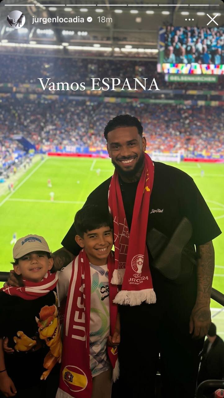 ستاره فراری پرسپولیس و تماشای یورو با پسرانش!