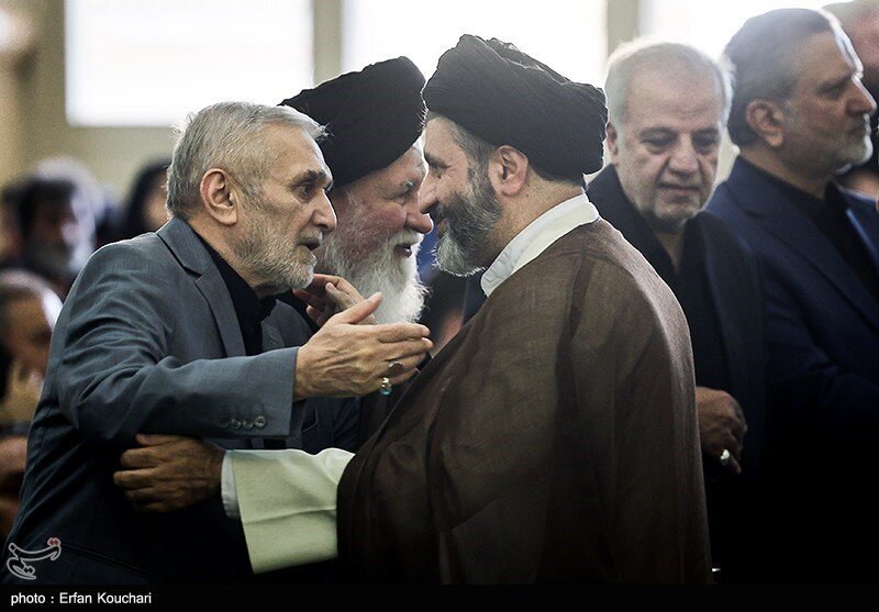 تصاویری از حضور فرزندان رهبری در مصلی تهران