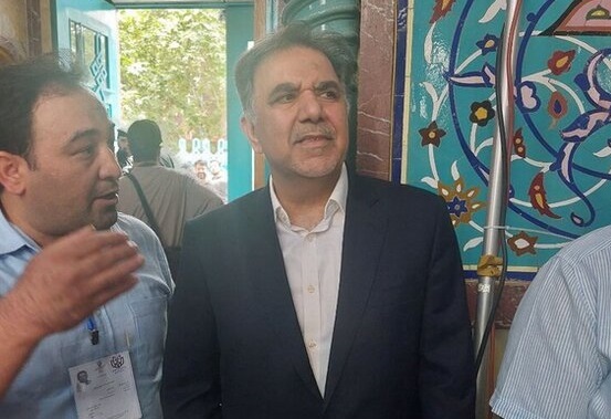 آخوندی: اولویت رئیس جمهور آینده حاکمیت قانون است؛ اینکه یک دولت در این کشور حکومت کند و دولت های مختلف اعمال نفوذ نکنند / راه آزادی و توسعه راه باریکی ست؛ من توصیه ام به مرددین این است که از این راه باریک استفاده کنند