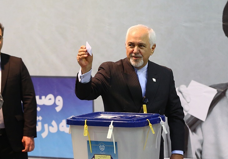 ظریف: آینده را فدای گذشته نکنیم / نسلهای آینده نظارهگر تصمیم امروز ما هستند / یک تصمیم برای رای دادن میتواند همه چیز را عوض کند ظریف: آینده را فدای گذشته نکنیم / نسلهای آینده نظارهگر تصمیم امروز ما هستند / یک تصمیم برای رای دادن میتواند همه چیز را عوض کند