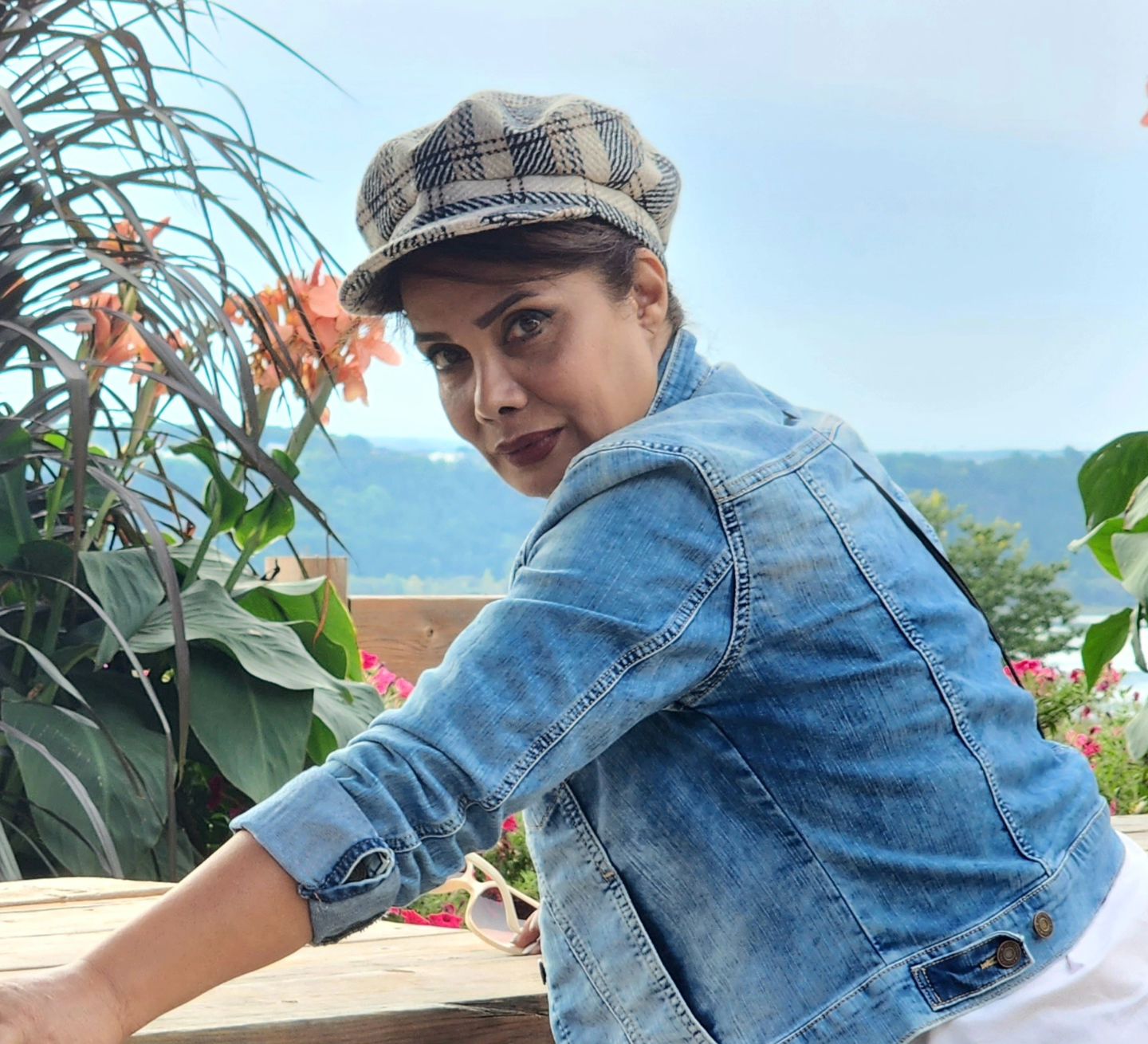 تیپ جوانپسند عاطفه رضوی در سن 57 سالگی