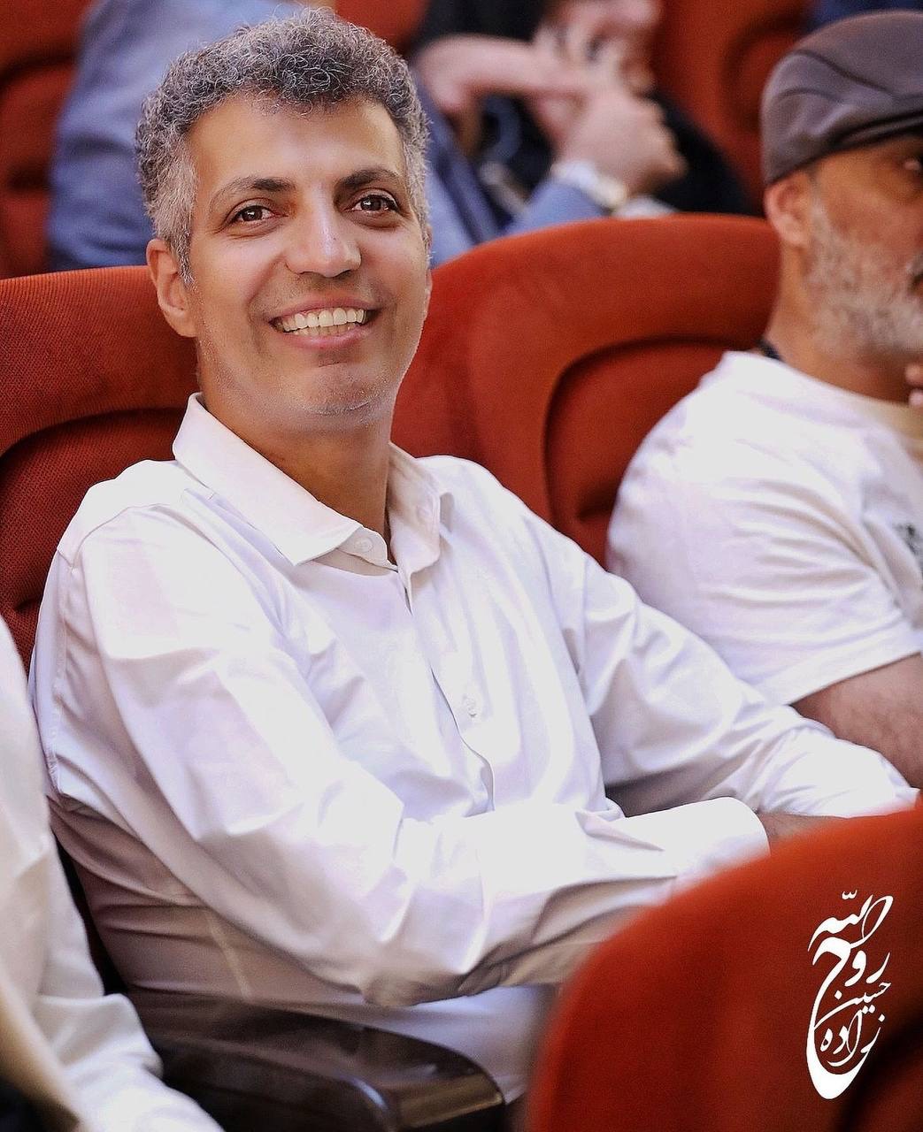 تصویری از عادل فردوسیپور در ضیافت مهران مدیری