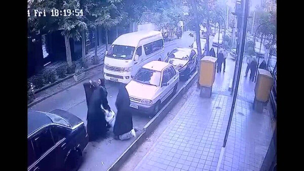 جزئیات جدیداز برخورد و ضرب و شتم گشت ارشاد با دختر نوجوان اش،مادر نفس چه می گوید جزئیات جدیداز برخورد و ضرب و شتم گشت ارشاد با دختر نوجوان اش،مادر نفس چه می گوید
