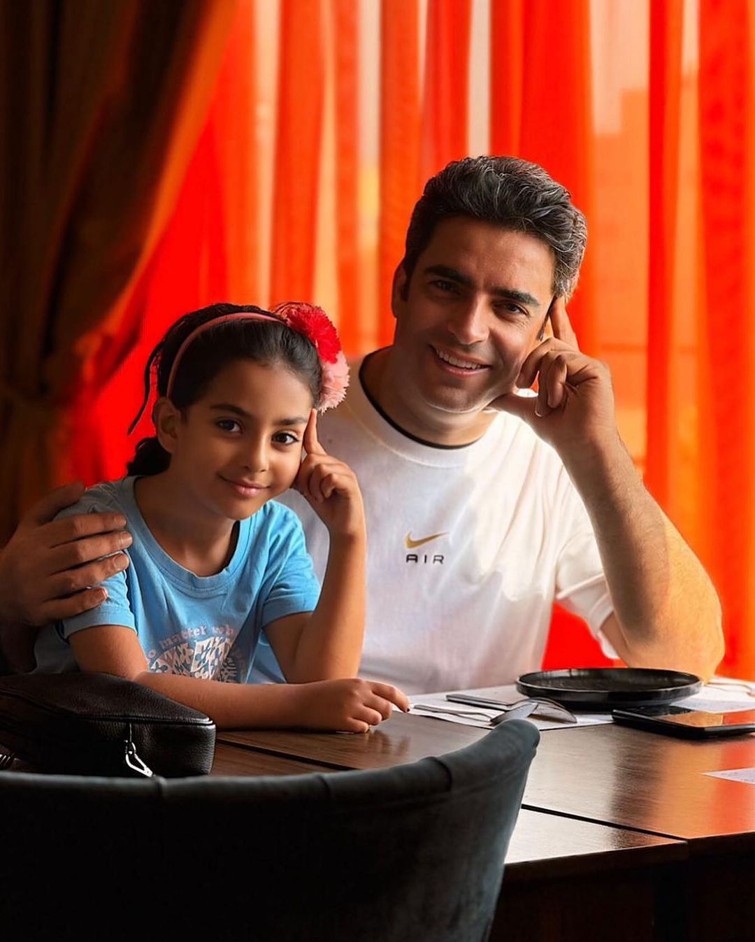 ژستهای جالب منوچهر هادی و سوفیا مقابل دوربین