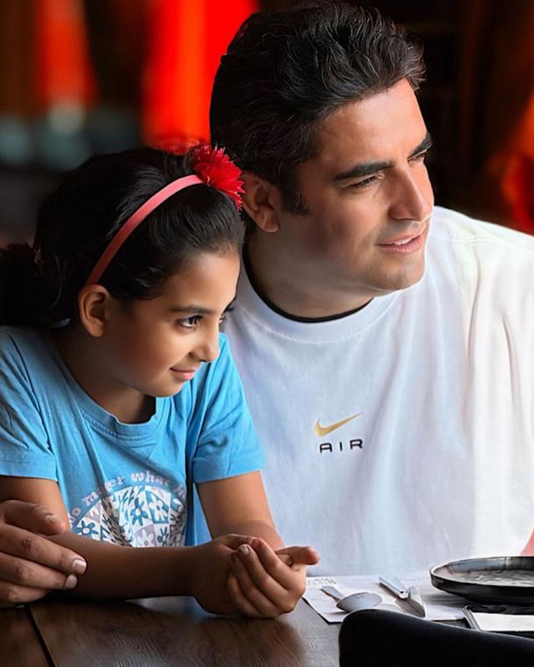 ژستهای جالب منوچهر هادی و سوفیا مقابل دوربین