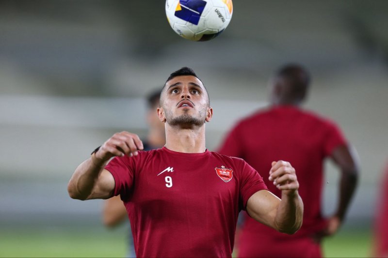 علیپور: پنالتی روی ارونوف پنالتیتر بود! علیپور: پنالتی روی ارونوف پنالتیتر بود!