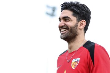 عکس| ظاهر متفاوت علی کریمی در ترکیه