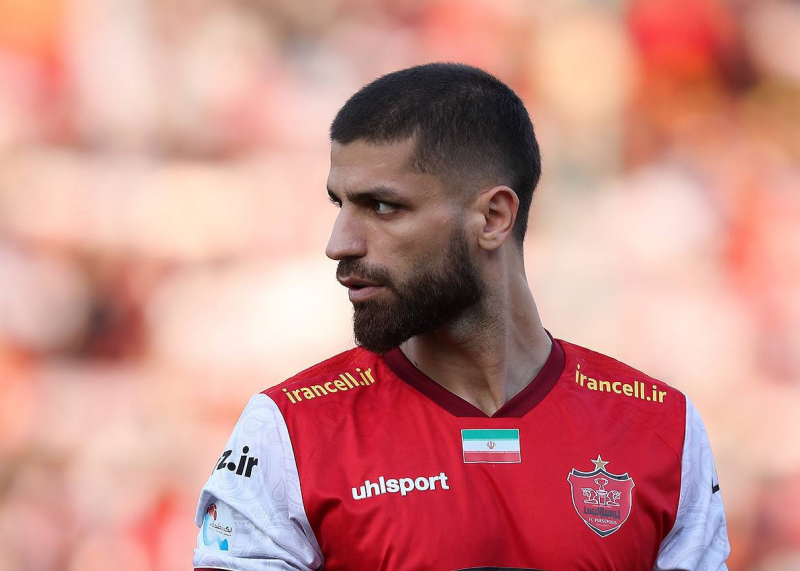 جمله تاریخی معروف روی دست میلاد سرلک حک شد! جمله تاریخی معروف روی دست میلاد سرلک حک شد!