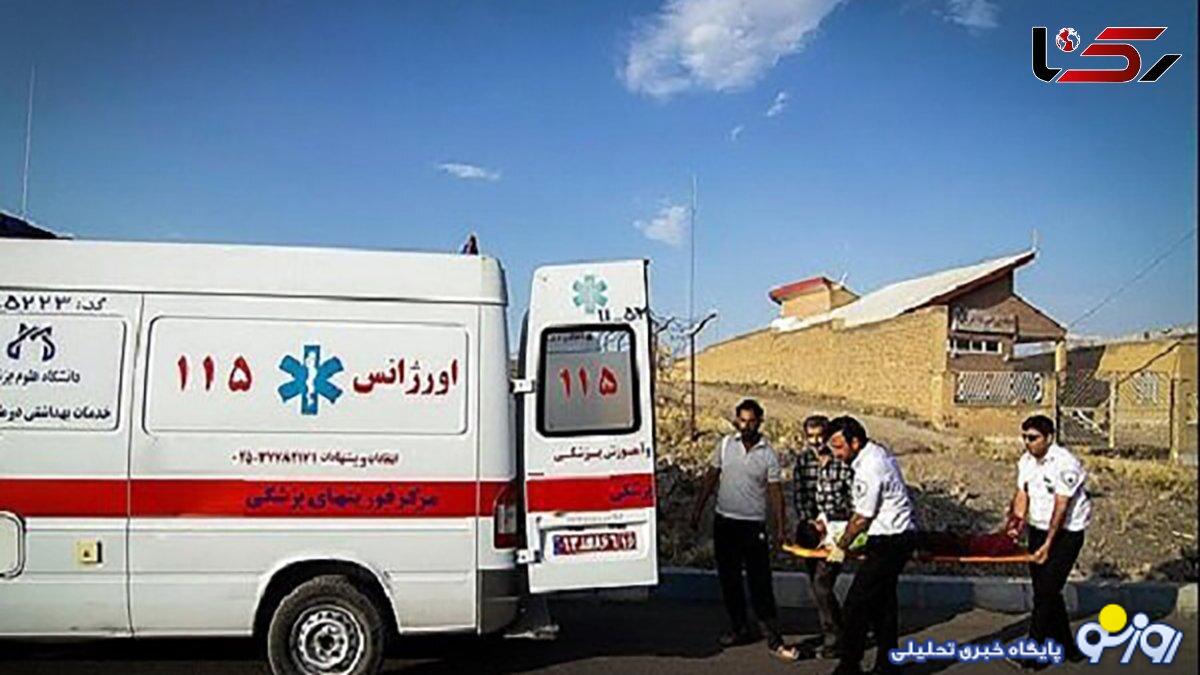 حمله به نیروهای اورژانس در کاشمر / لباس نیروی امدادی را پاره کردند + جزییات حمله به نیروهای اورژانس در کاشمر / لباس نیروی امدادی را پاره کردند + جزییات