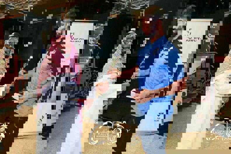 2116048