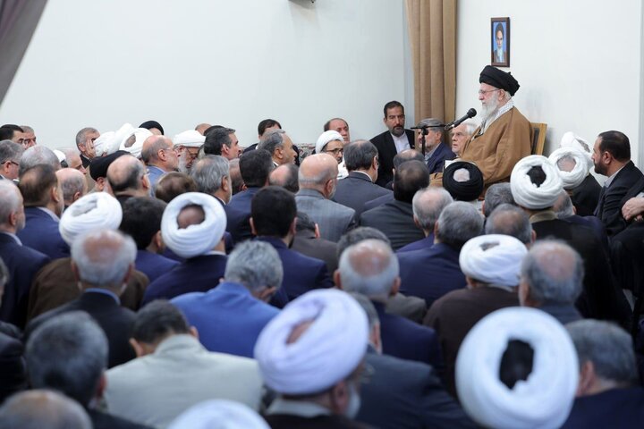 اولین واکنش رهبر انقلاب به مذاکرات عمان اولین واکنش رهبر انقلاب به مذاکرات عمان