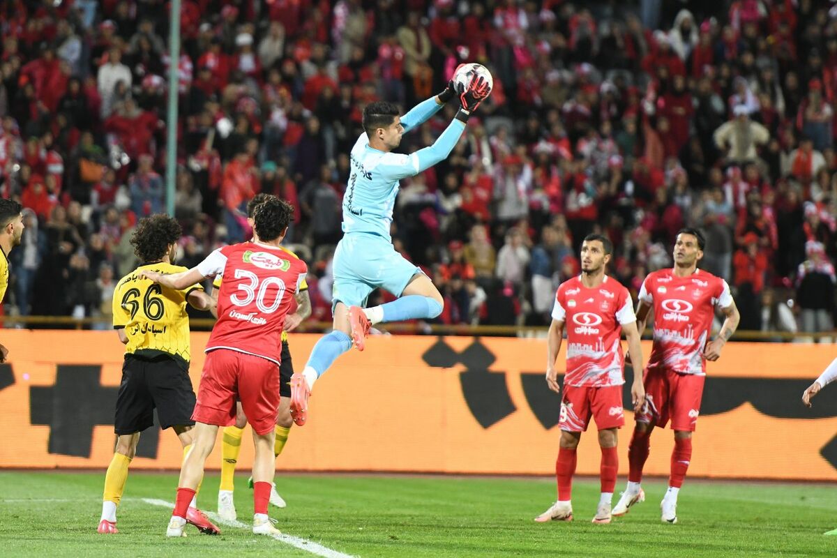 اعتراض هواداران؛ فرق استقلال و پرسپولیس اینجا مشخص شد!