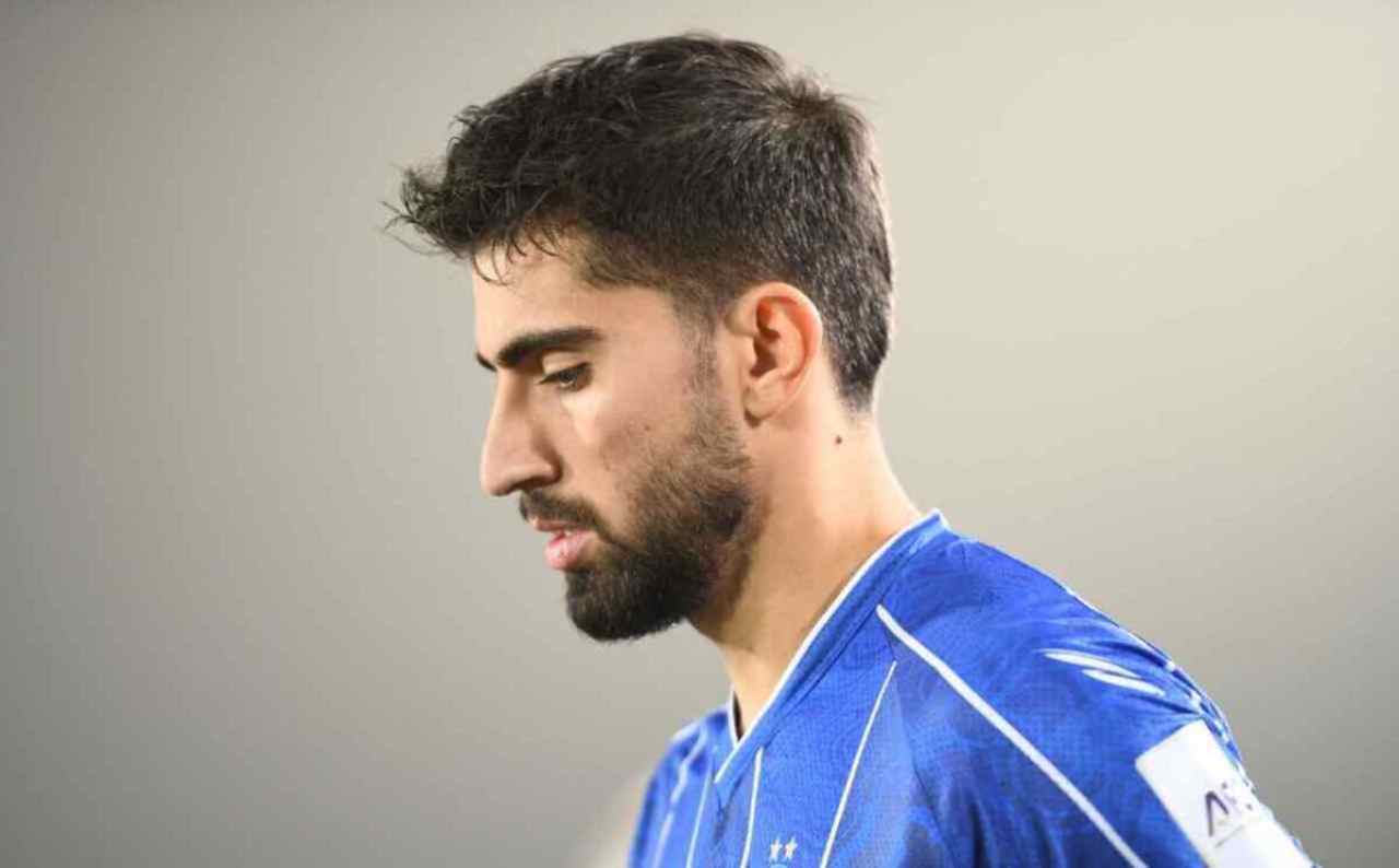 علیرضا کوشکی در هوای سرد اصفهان؛ پوستر استقلال برای بازی با سپاهان