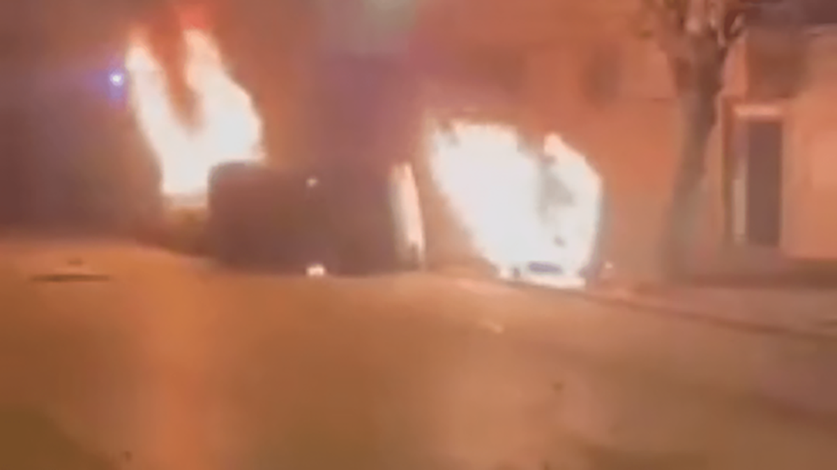 حمله به کلانتری ازنا؛ ۳ کشته و ۱۷ زخمی حمله به کلانتری ازنا؛ ۳ کشته و ۱۷ زخمی