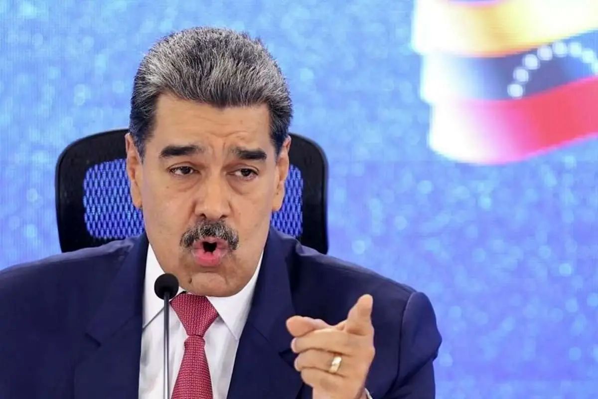 مادورو: در حال حاضر در حال بمباران کاراکاس هستند؛ این هشداری به تمام جهان است/ رسانههای ونزوئلایی: حملاتی به پایگاه دریایی لاگوایرا و یک برج اصلی مخابراتی صورت گرفته مادورو: در حال حاضر در حال بمباران کاراکاس هستند؛ این هشداری به تمام جهان است/ رسانههای ونزوئلایی: حملاتی به پایگاه دریایی لاگوایرا و یک برج اصلی مخابراتی صورت گرفته