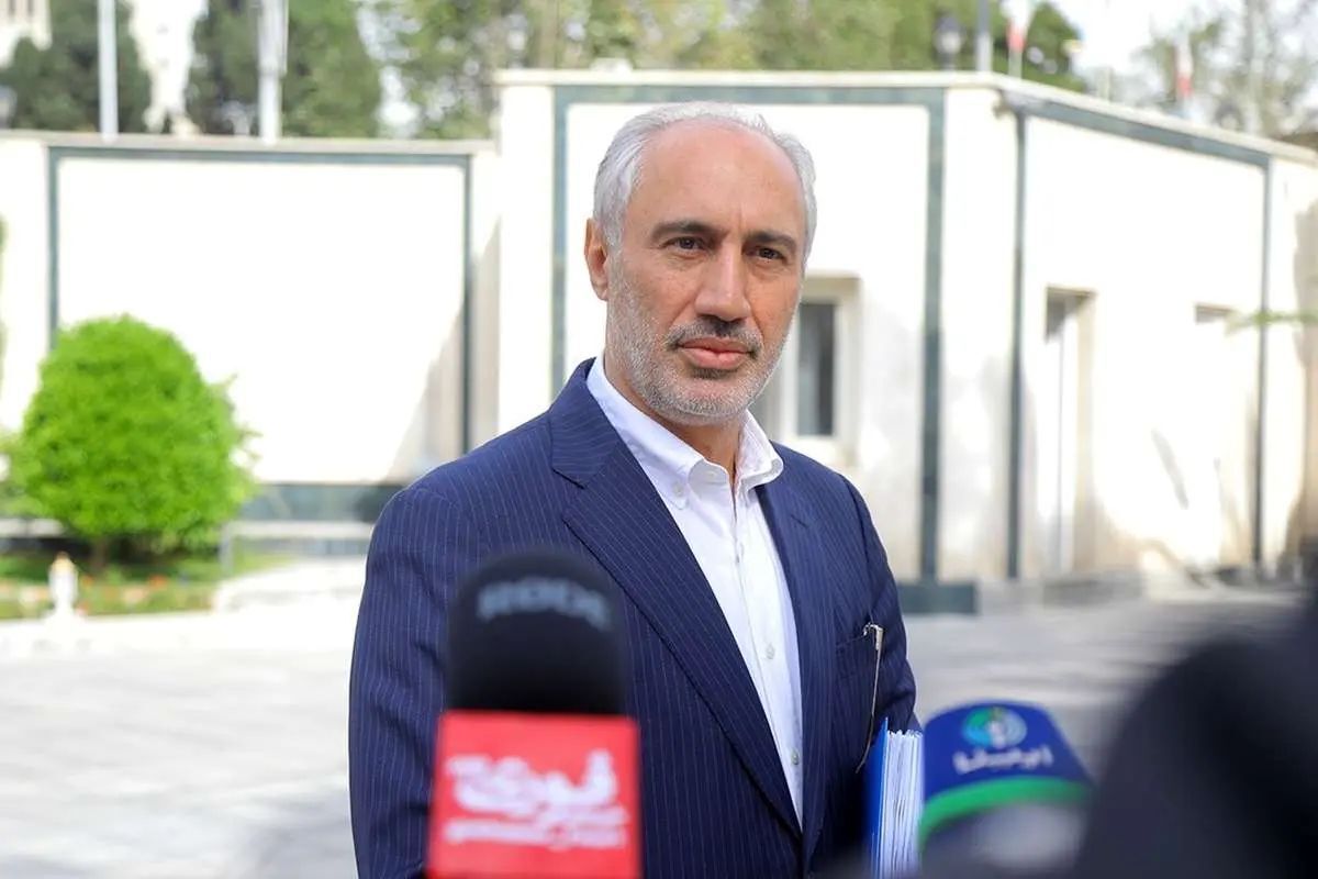 بودجه دستگاههایی که کمکی به معیشت مردم نمیکنند را حذف کردیم یا آنها را ادغام کردیم/ مثلاً تعدادی دستگاه فرهنگی یا ردیفهای کمک بگیر، در موسساتی مثل سازمان تبلیغات تجمیع شدهاند؛ شاید اینها اصلا دولتی نبود، بلکه حقوق بگیر دولت بودند/ بعید میدانم این حذفها سروصدا درست کند/ دولت بودجه خود را فقط ۲ درصد رشد داده؛ یعنی هزینهها ۳۸ درصد کم شده بودجه دستگاههایی که کمکی به معیشت مردم نمیکنند را حذف کردیم یا آنها را ادغام کردیم/ مثلاً تعدادی دستگاه فرهنگی یا ردیفهای کمک بگیر، در موسساتی مثل سازمان تبلیغات تجمیع شدهاند؛ شاید اینها اصلا دولتی نبود، بلکه حقوق بگیر دولت بودند/ بعید میدانم این حذفها سروصدا درست کند/ دولت بودجه خود را فقط ۲ درصد رشد داده؛ یعنی هزینهها ۳۸ درصد کم شده