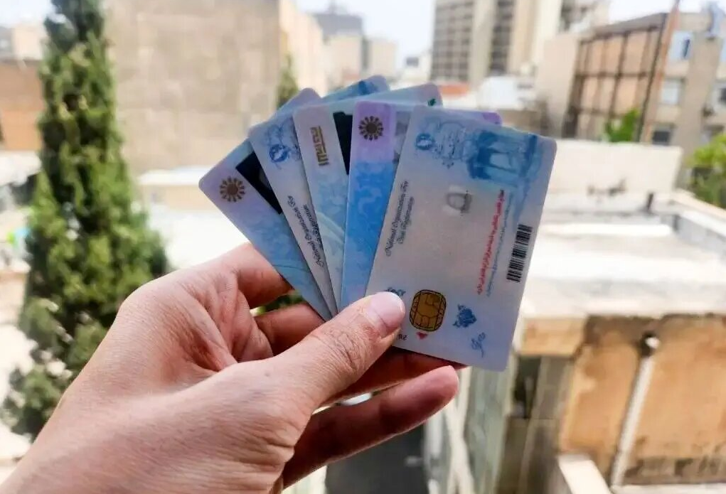 کارت ملی هوشنمد در کما؛ انتقادهای وزیر کشور از ثبت احوال، «کارگر» می شود؟ کارت ملی هوشنمد در کما؛ انتقادهای وزیر کشور از ثبت احوال، «کارگر» می شود؟