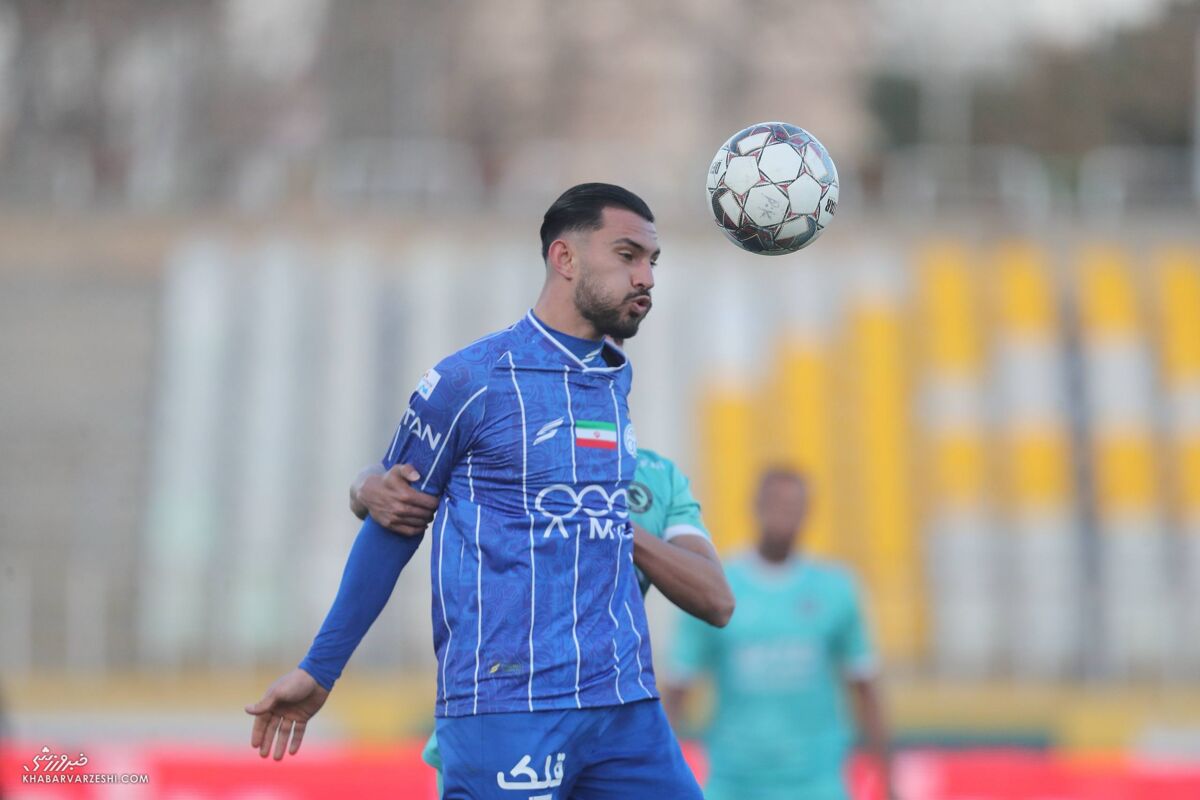مهاجم جنجالی استقلال شاکی شد مهاجم جنجالی استقلال شاکی شد