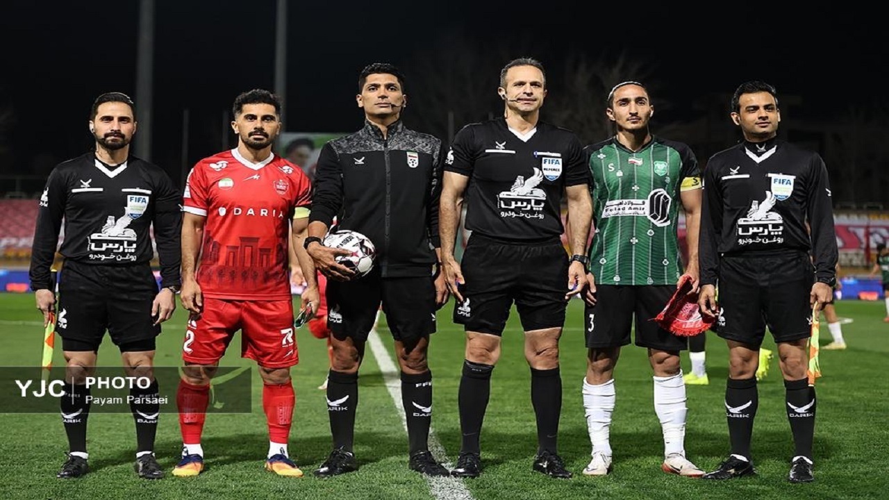 بازیکن خیبر قبل از پنالتی بر روی علیپور خطا کرد بازیکن خیبر قبل از پنالتی بر روی علیپور خطا کرد