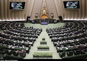 تکلیف تغییر ساعت رسمی مشخص می‌شود؟/ بررسی دو فوریت لایحه در صحن علنی مجلس