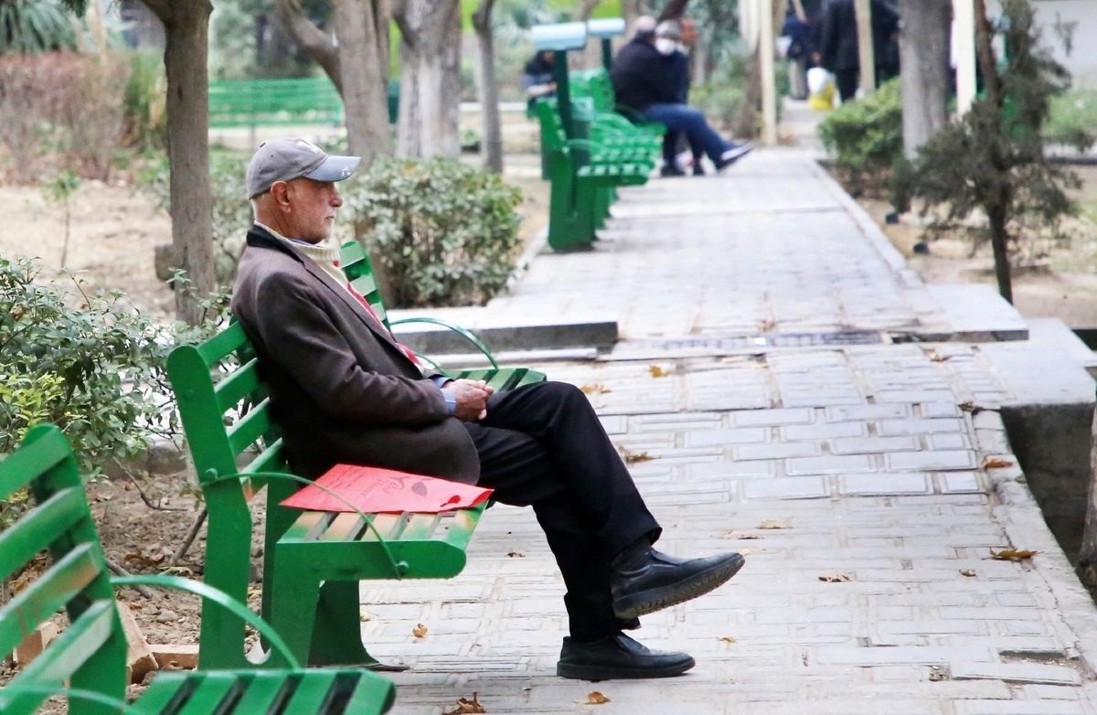 نامه بازنشستگان  به رئیس سازمان برنامه و بودجه/ پاداش پایان خدمت بازنشستگان فوری پرداخت شود