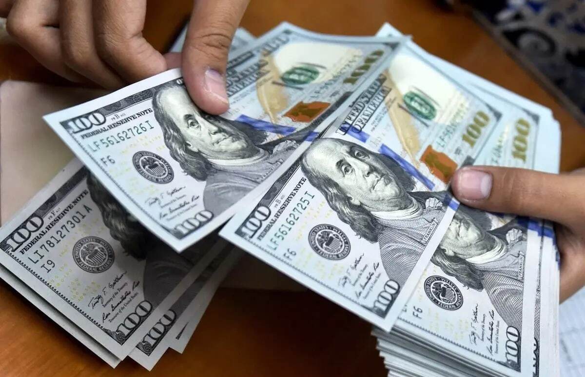 قیمت دلار، طلا و سکه امروز شنبه ۲۰ اردیبهشت ۱۴۰۴/ سکه امامی چند؟ + جدول