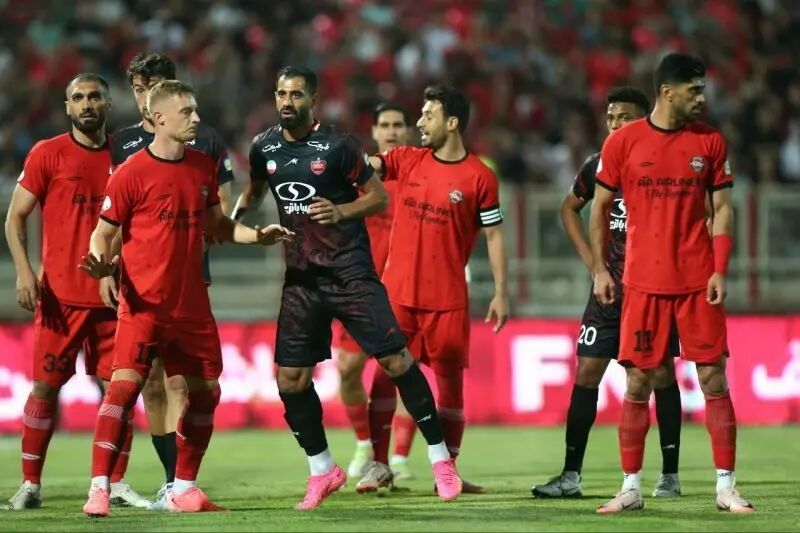 آخرین خبر از مذاکرات پرسپولیس و مدافع تراکتور/ آقاسی دو برابر می‌خواهد!