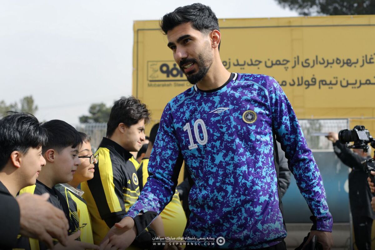 ستاره سپاهان پرسپولیس را فالو کرد