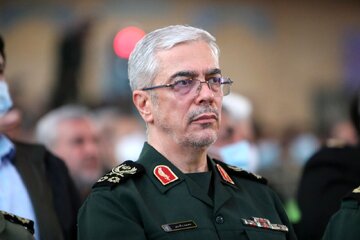 سرلشکر باقری: در صورت دست‌اندازی به خاک ایران باید هزینه‌های گزافی را متحمل بشوند/ ارتش توانمندی مقابله با ریزپرنده‌های دشمن احتمالی را دارد