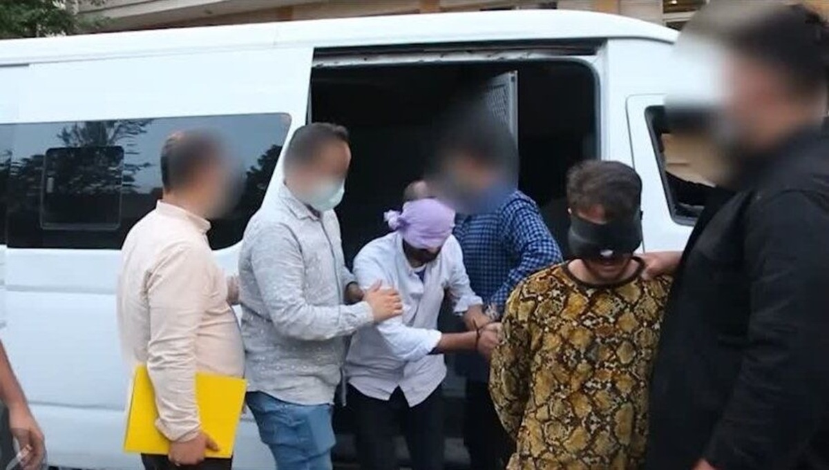 بازداشت ۱۳ عضو داعش قبل از عملیات انتحاری درتهران بازداشت ۱۳ عضو داعش قبل از عملیات انتحاری درتهران