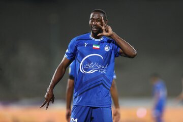 عکس| مهاجم خارجی استقلال پشت ایران درآمد عکس| مهاجم خارجی استقلال پشت ایران درآمد