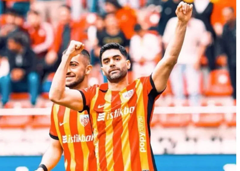 پشت پرده یک عکس؛ علامت سوال مقابل بازگشت علی کریمی! پشت پرده یک عکس؛ علامت سوال مقابل بازگشت علی کریمی!