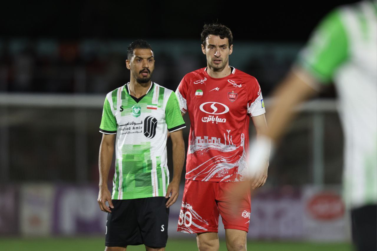 گئورگی گولسیانی مدافع پرسپولیس و تیم ملی گرجستان - محمدجواد محمدی مهاجم خیبر خرم آباد - لیگ برتر