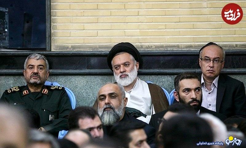 تصویری دیده نشده از سید مصطفی خامنه‌ای و سردار جعفری در یک مراسم
