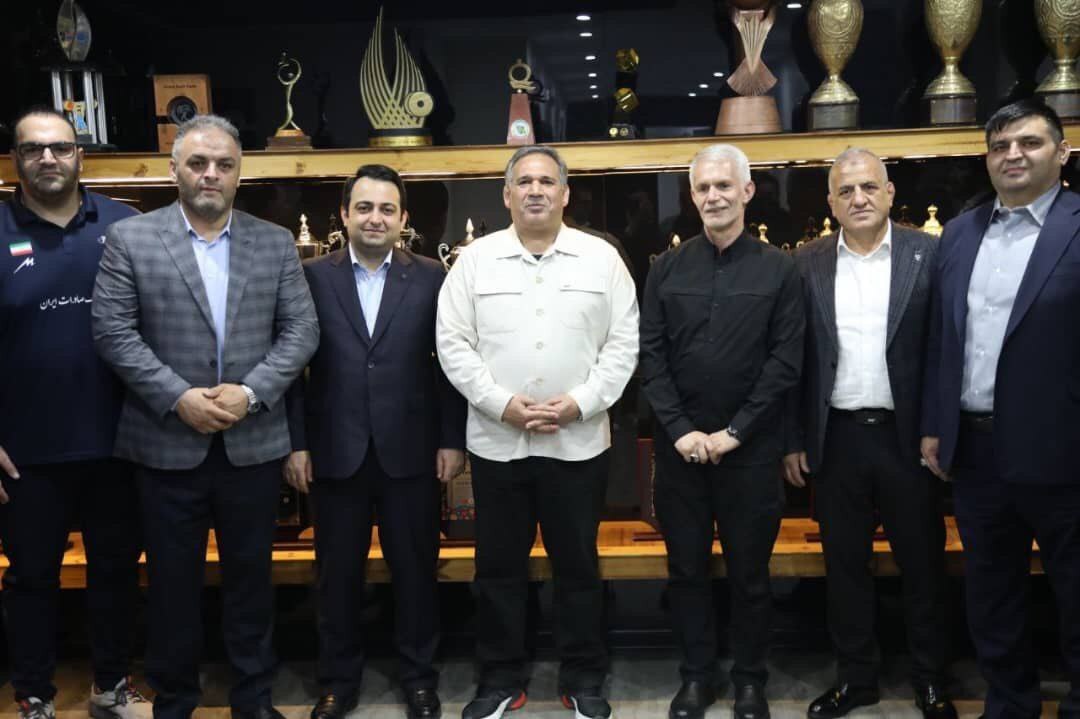 رئیس کمیسیون اقتصادی مجلس و مدیرعامل بانک صادرات ایران در اردوی ملیپوشان وزنهبرداری رئیس کمیسیون اقتصادی مجلس و مدیرعامل بانک صادرات ایران در اردوی ملیپوشان وزنهبرداری