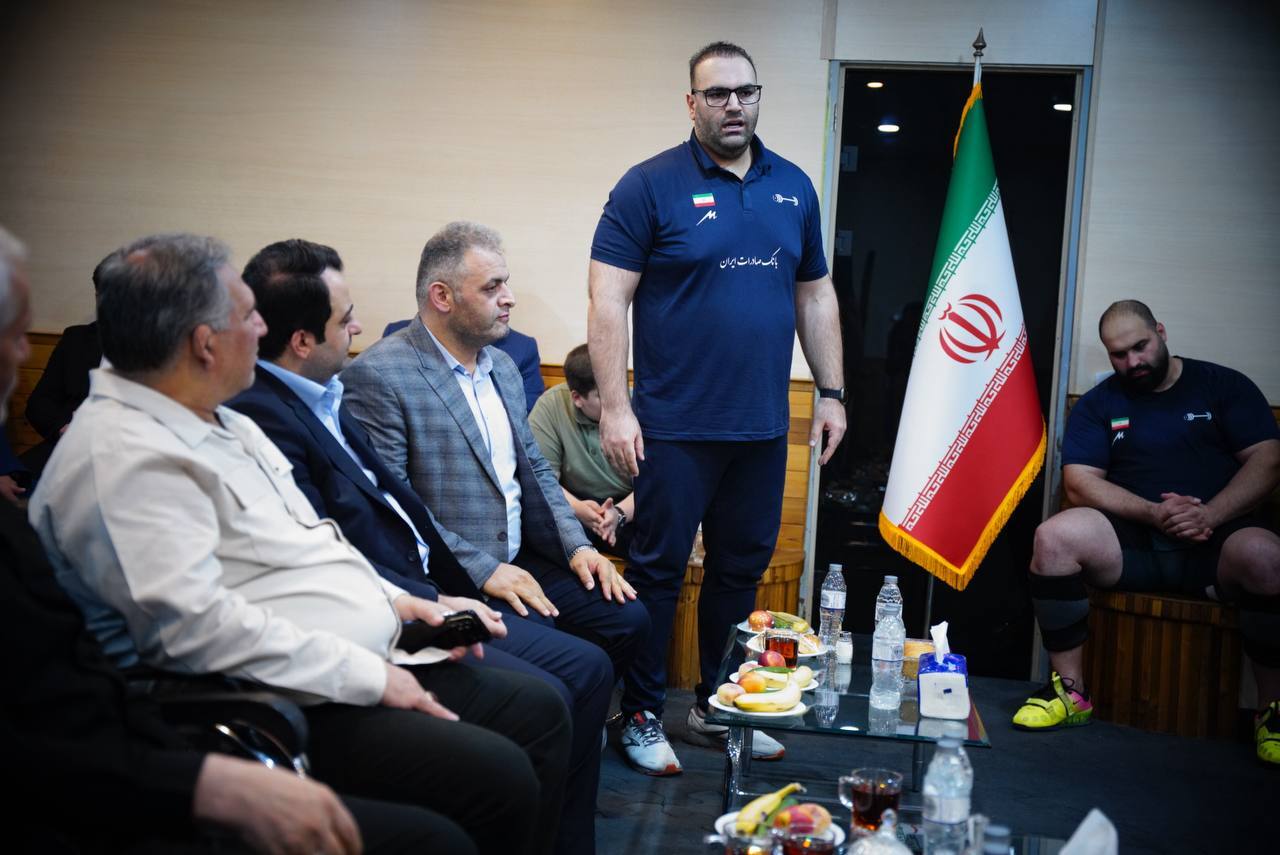رئیس کمیسیون اقتصادی مجلس و مدیرعامل بانک صادرات ایران در اردوی ملیپوشان وزنهبرداری رئیس کمیسیون اقتصادی مجلس و مدیرعامل بانک صادرات ایران در اردوی ملیپوشان وزنهبرداری